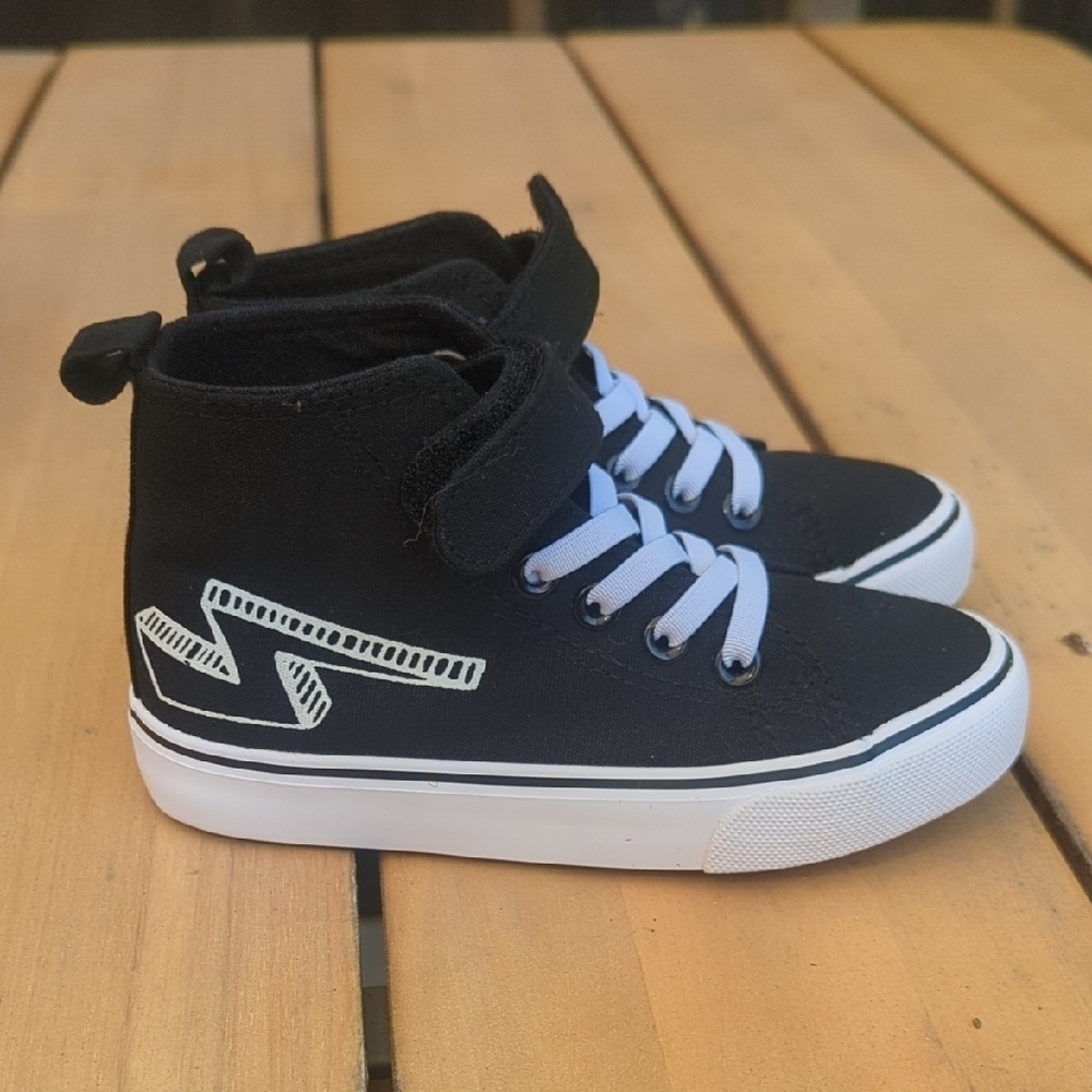 Boys Monkey Bar Black Kids High-Top Sneakers - Size 9 NWT
